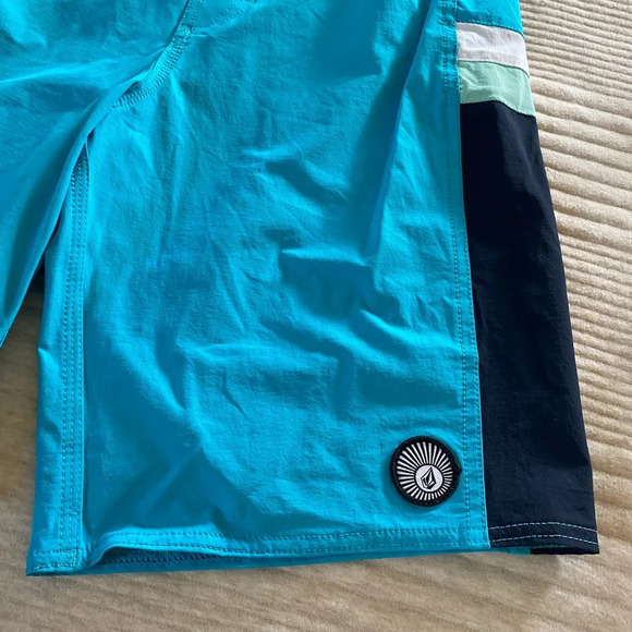Volcom Boys Board Shorts Swim Suit Pockets Solid Blue size 20 NEW - Picture 2 of 10